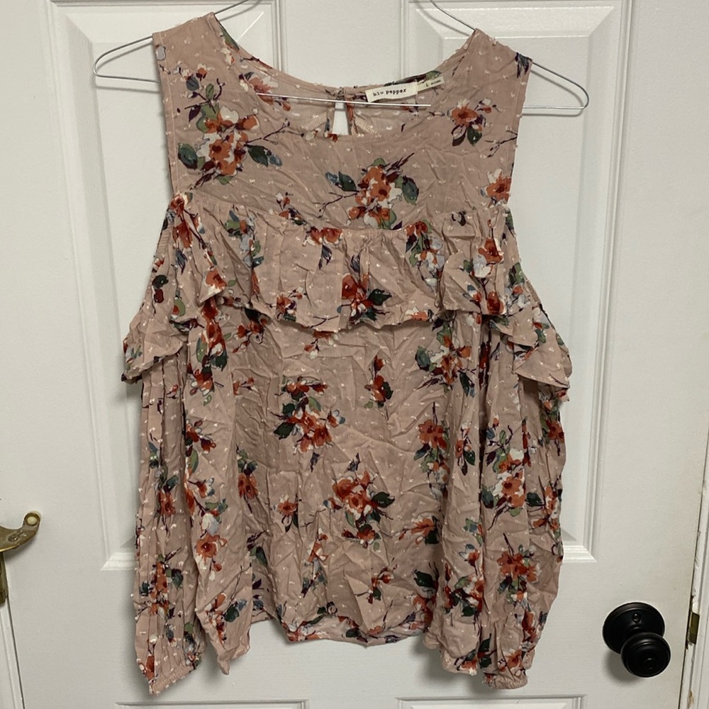 Blu pepper size large cold shoulder long sleeve blouse.